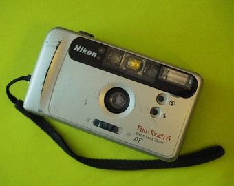 Nikon Fun Touch 5 35mm Film Compact Point & Shoot Camera WORKING
