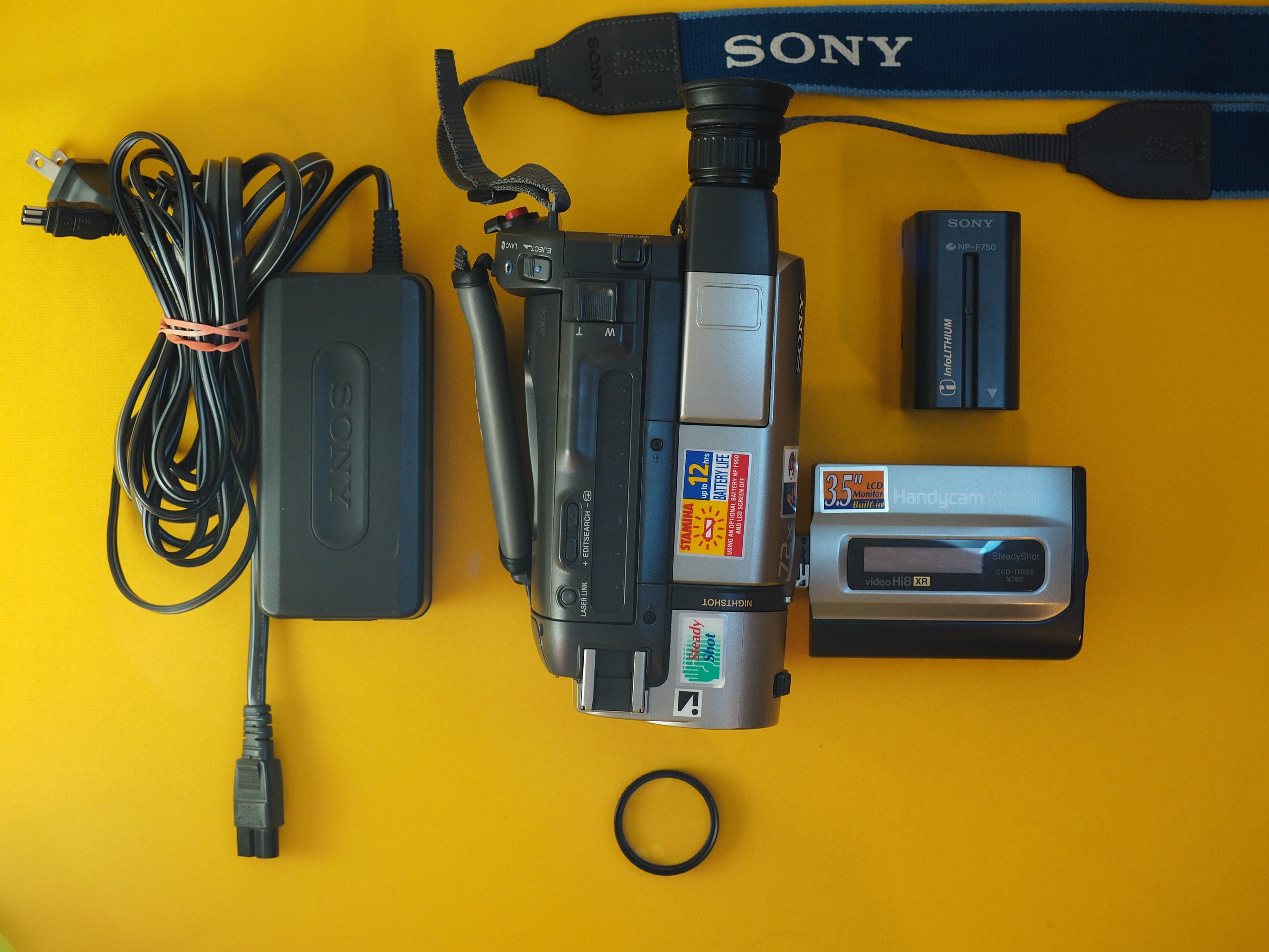 【完動品】SONY CCD-TRV85 Handycam 付属品多数 Sony Handycam CCD-TRV85 Video8 Hi8 Video Camera Camcorder Playback