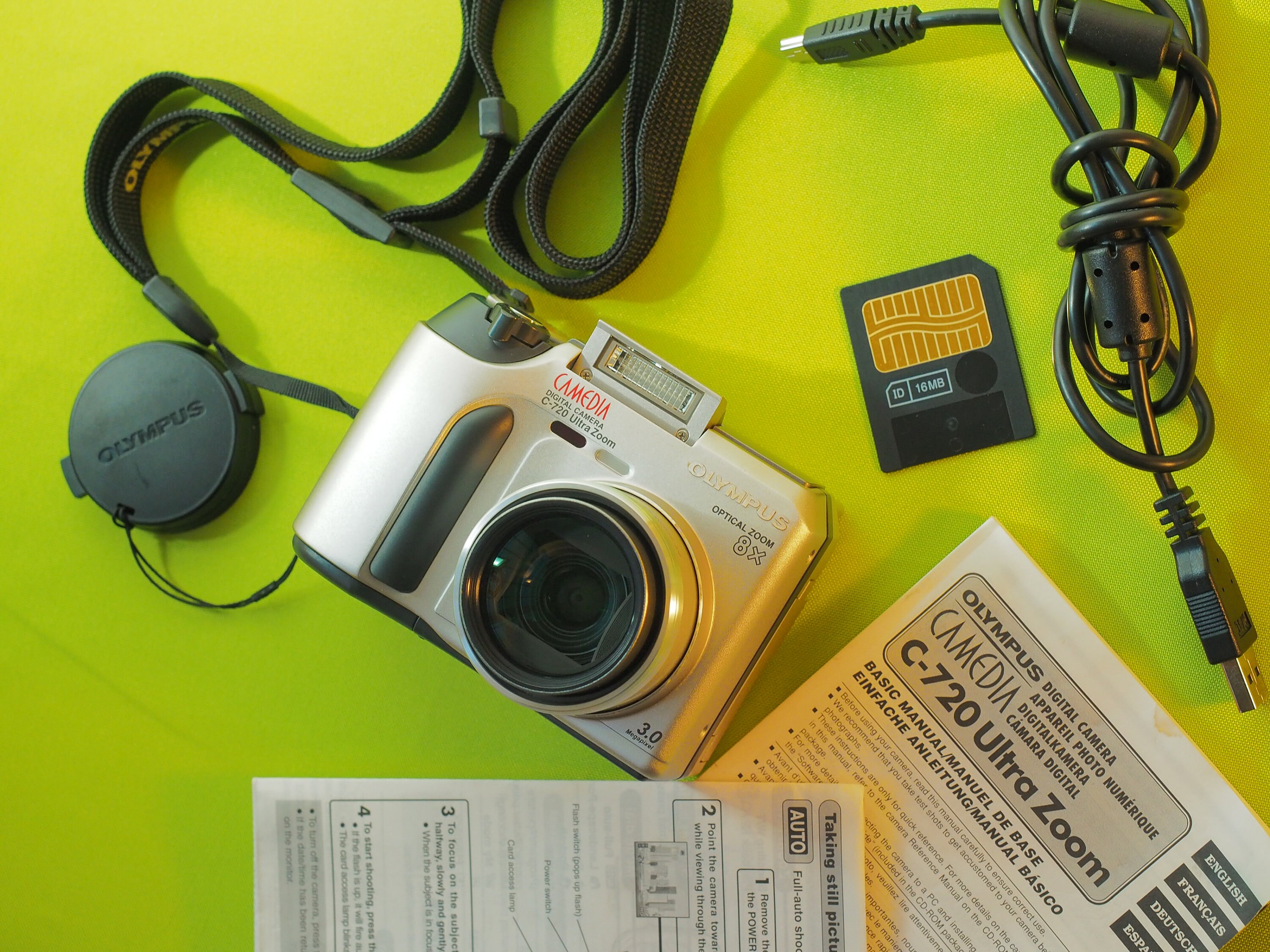 Olympus Camedia C-720 Zoom 3.0MP Compact Digital Point and Shoot