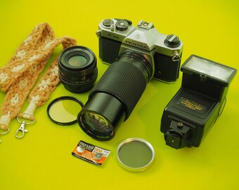 Pentax K1000 35mm Film Slr Student Camera + 2 Lenses + Batteries + Flash WORKS