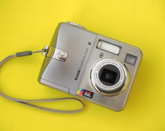 Kodak EasyShare C340 5.0MP Compact Digital Point and Shoot Camera WORKING