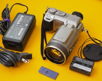 Sony Cyber-Shot DSC-F707 5.0MP Digital Bridge Camera WORKING