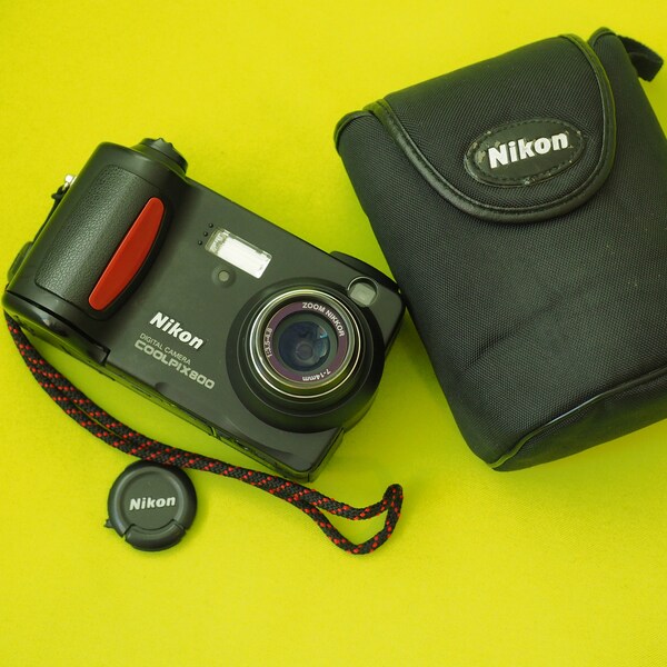 Nikon Coolpix 800 2.1MP Compact Point and Shoot Digital Camera WORKING