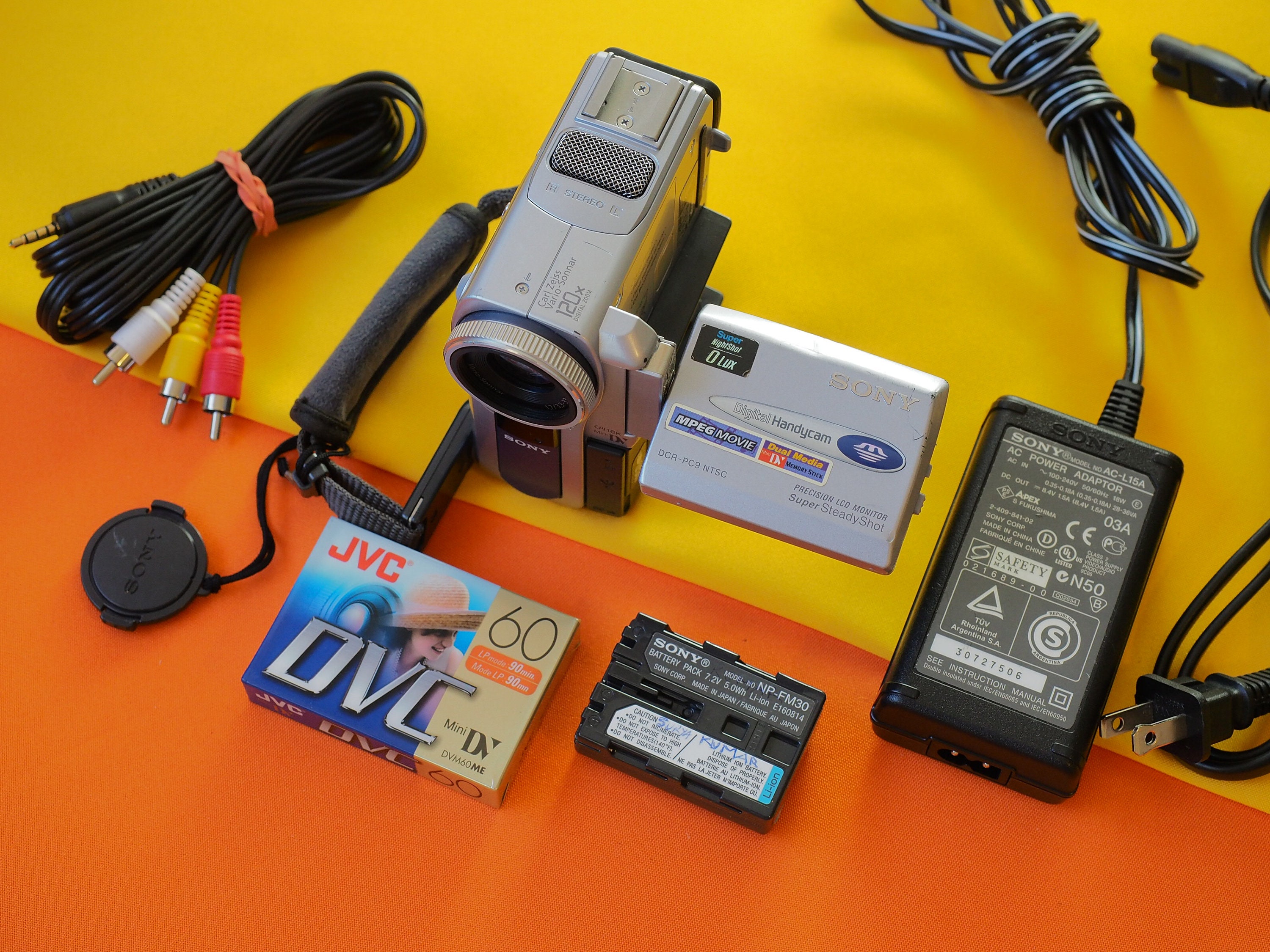 Sony Handycam DCR-PC9 Minidv Video Camera Camcorder Playback