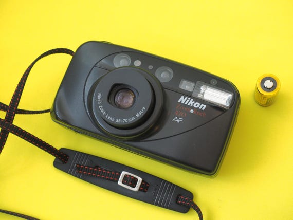 Nikon Zoom Touch 470 35mm Film Compact Point and Shoot Flash Camera + Battery TESTED