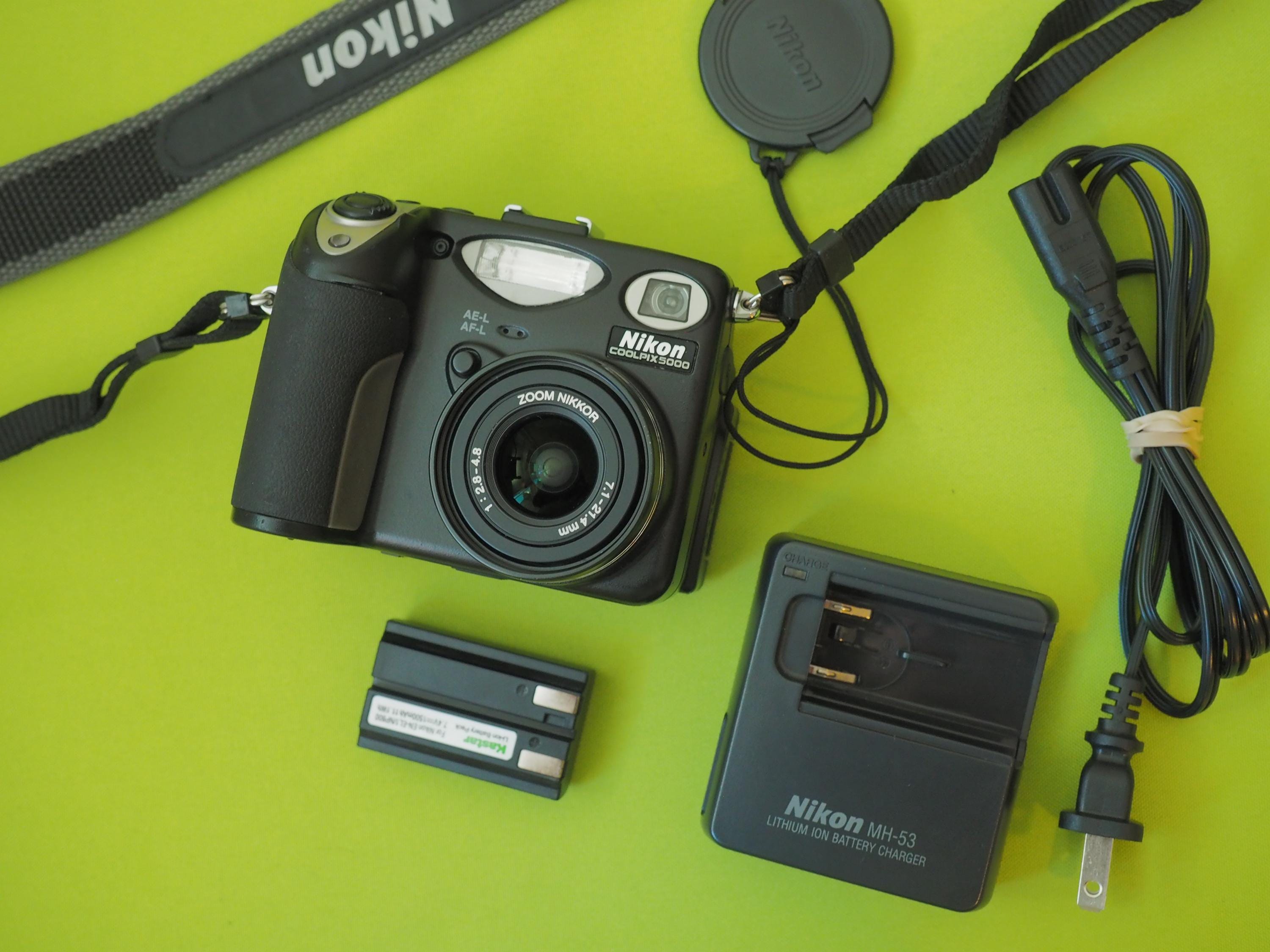 Nikon Coolpix 5000 デジタルカメラ　E5000 NIKON E5000/COOLPIX 5000 Digital Camera, a 2001 high-end compact