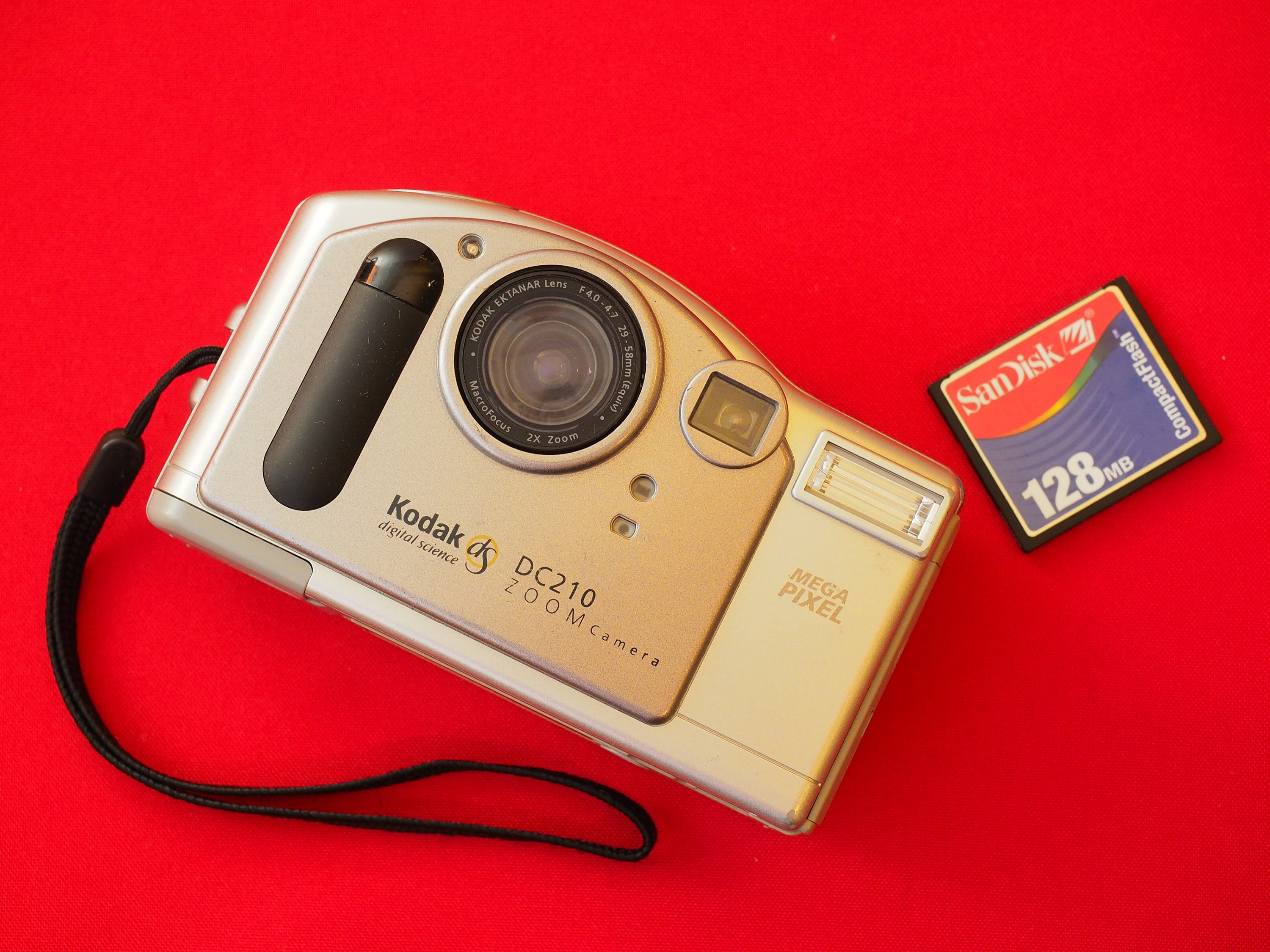 Kodak DC210 1MP Digital Point and Shoot Flash Camera WORKING