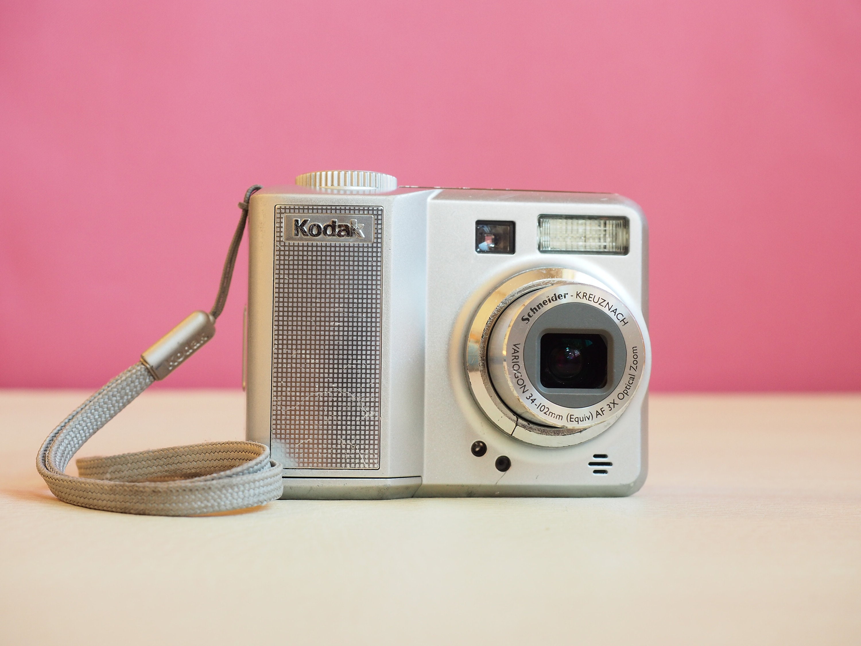 Kodak Easyshare C663 6.1MP Compact Digital Point and Shoot Camera
