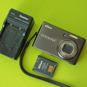 Nikon Coolpix S600 10MP Pocket Compact Point and Shoot