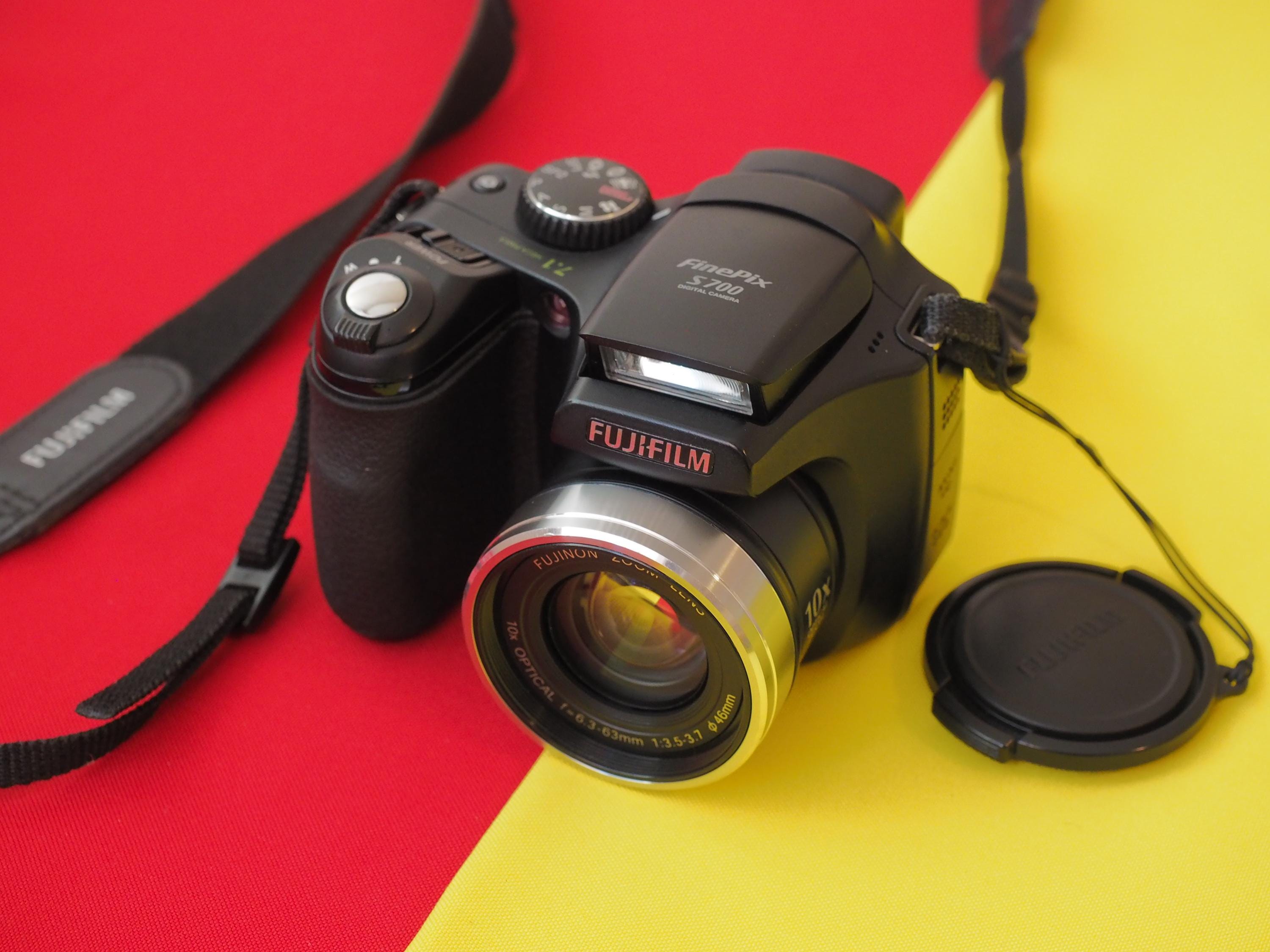 digital cameras fuji finepix s700