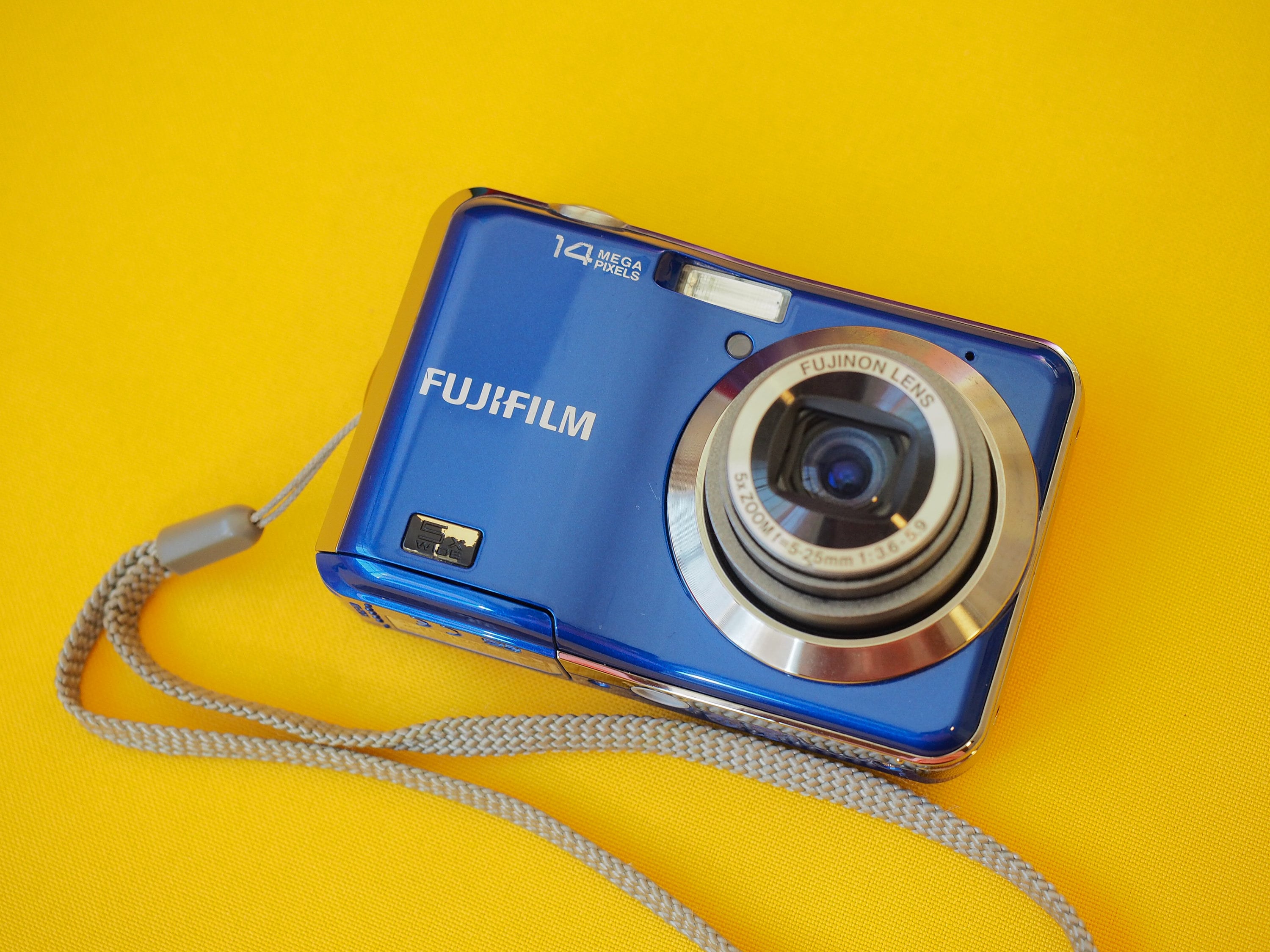 FUJIFILM FinePix AX250 シルバー 富士フイルム、単3乾電池対応1400万