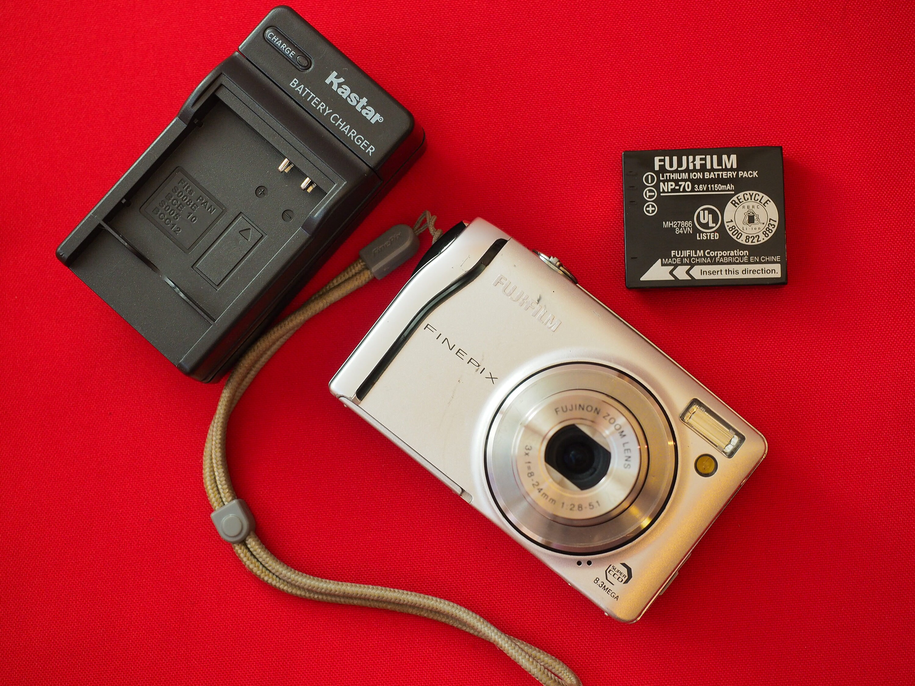 デジタルカメラ FUJIFILM FinePix F40fd Amazon | FUJIFILM デジタルカメラFinePix (ファインピックス