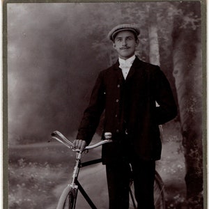 CDV Bruxelles Kabinettskarte Portrait Homme Velo Fotografie Roos