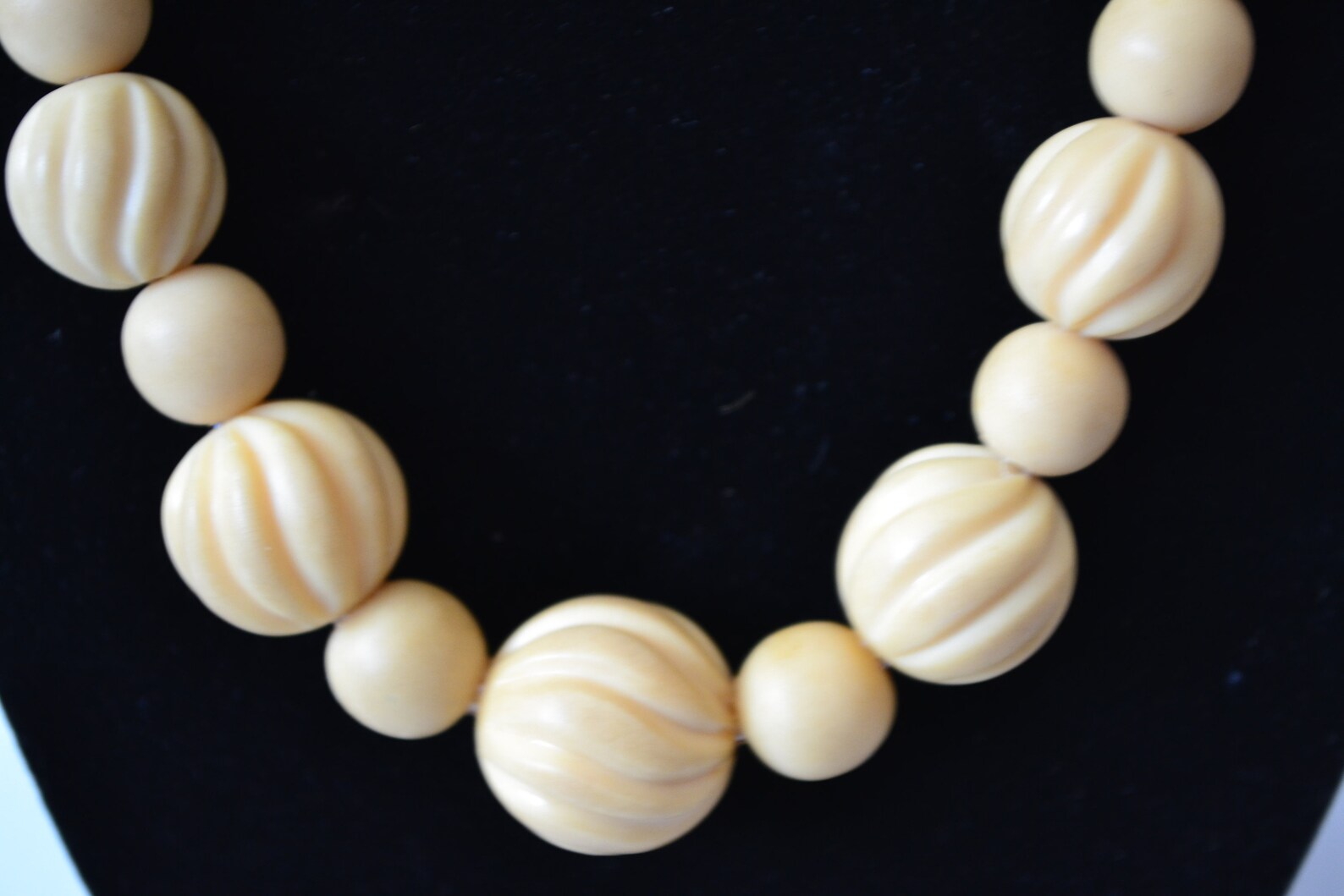 Old bakelite necklace cream colored pearls 30s excellent Etsy
