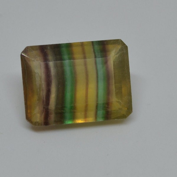 Fluorite naturelle, 27.10 carats, taille émeraude, origine Afghanistan