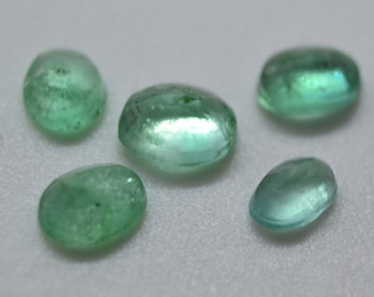 Lot of 5 natural emeralds, total: 1,825 carats, faceted oval