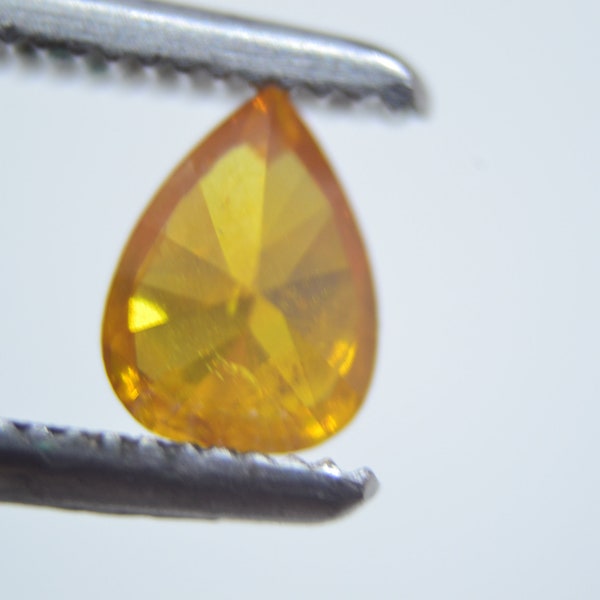 Diamant, 0.34 carat, taille poire, certifié AIG, jaune orangé, I1