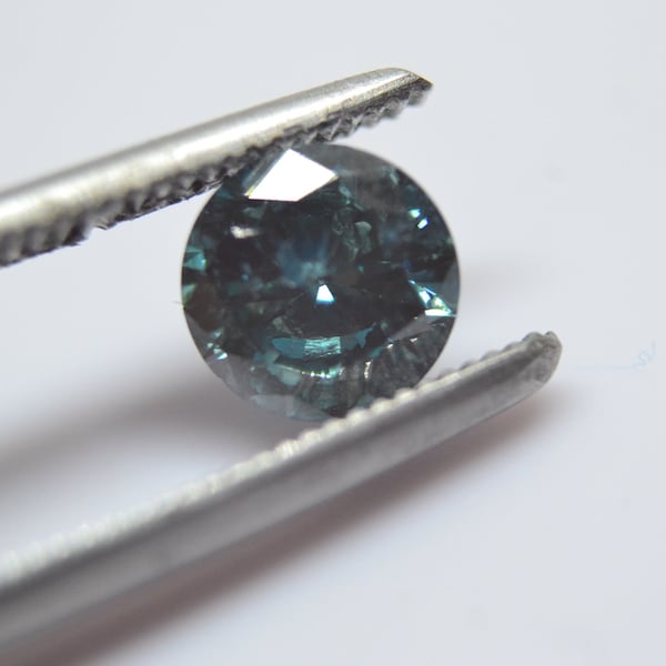 Diamant naturel, 0.71 carat, taille, rond brillant, SI2, couleur Bleu vert intense, certificat : Gem Report Antwerp