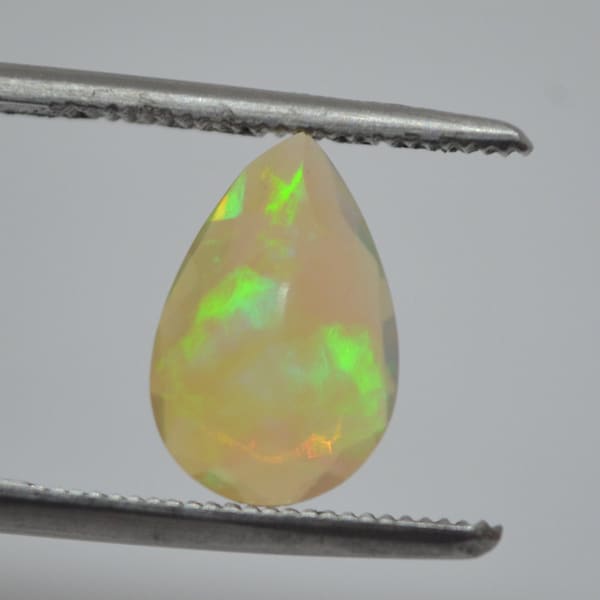 Opale naturelle, 1.14 carat, poire à facettes