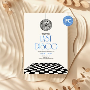Peut inclure: Une invitation blanche avec un graphique de boule disco bleue et le texte "Sophia's Last Disco" pour un week-end d'enterrement de vie de jeune fille. L'invitation comprend le nom de la mariée, les dates, le lieu et les informations RSVP.