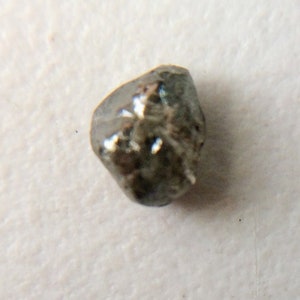 4 mm grauer Diamantkristall, glatter roher Rohdiamantkristall, 0,75 CTW ungeschnittener grauer Diamantkristall, loser Diamant für Schmuck - DS170