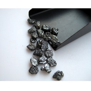 5 mm schwarzer Diamant, flacher schwarzer Rohdiamant, schwarzer Rohdiamant, ungeschliffener Diamant, schwarzer loser Diamant für Schmuck (Optionen von 2 bis 50 Stück)