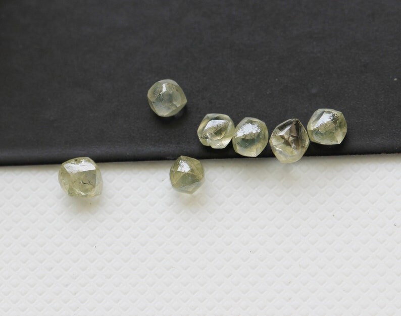 Clear Light Yellow Diamond Rough Crystals, Natural Light Yellow Smooth Raw Diamond For Jewelry Loose Diamond Crystals 3-3.5mm, 1 Pc - PDD443