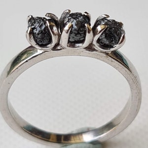 Rohdiamant Ring in 925 Silber, Schwarzer Diamant Ring, Solide Stapelbarer Ring, Versprechensring, Zarter Minimalistischer Ring, Verlobungsring - PVD57