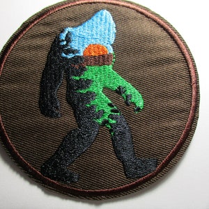 Bigfoot Silhouette Bestickter Patch 10 cm Durchmesser Aufnäher oder Bügelbild