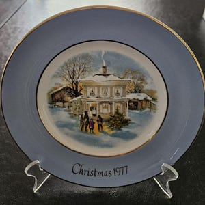 Wedgwood Christmas Plate Series: Carollers in the Snow