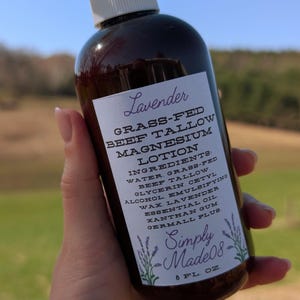 Loción de magnesio con sebo de res alimentada con pasto y lavanda, enriquecida con aceites esenciales. Un regalo relajante y calmante para mujeres. Loción hidratante para los cólicos menstruales.