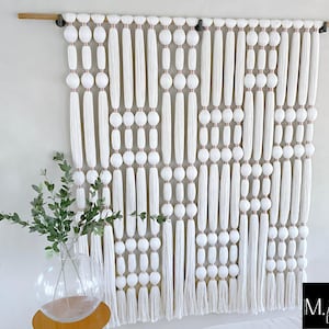 Weiß Schwarz Taupe / Gold Faser Ball Makramee Wandbehang, neutrale farbige zeitgenössische Garn-Wandkunst, moderner Wandteppich für große Wandfläche Bild 10