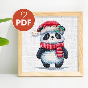 Padrão de ponto cruz de panda de Natal, design de bordado de animais festivos, panda adorável com chapéu de Papai Noel, gráfico de ponto X em PDF, presente de Natal faça você mesmo