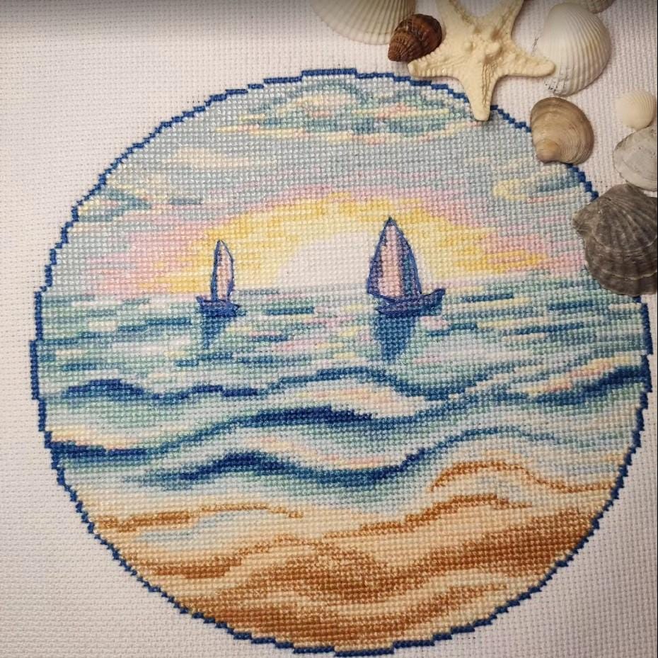 夕暮れ時のセーリングクロスステッチパターン、海の景色の刺繍デザイン