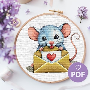 Patrón de punto de cruz de un adorable ratón con carta de amor, diseño de bordado de animales divertidos, idea de regalo romántico DIY, PDF de un lindo ratón para punto de cruz.