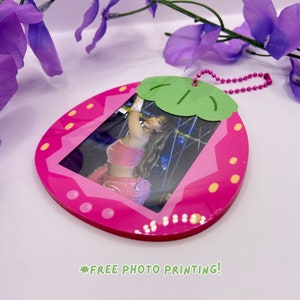 Strawberry Tama Photocard Holder Keychain