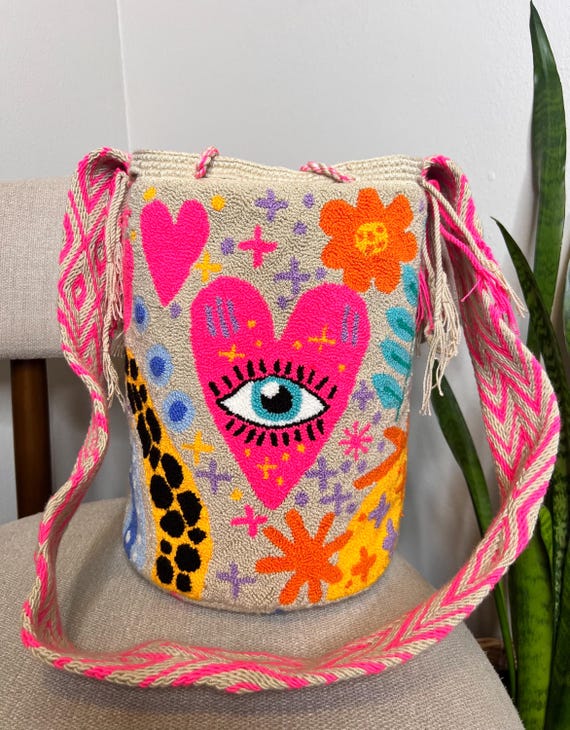 Woven bags, handmade bags, Mexican bags,artisan bags, bolsos artesanales,eye bags, Mexican folk, artesanías mexicanas, beach bags, heart bag