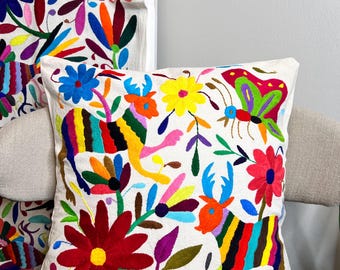 Otomí pillow cover, Tenangos pillow cover, hand embroidered pillow cover, artisan pillow cover, Mexican pillow cover.