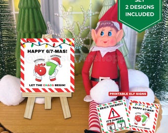 Könnte beinhalten: Ein Elfen-Requisitenset mit zwei Designs. Das Bild zeigt eine kleine Staffelei mit einem Schild mit der Aufschrift "HAPPY 6/7-MAS!" mit den Zahlen 6 und 7 in weihnachtlicher Kleidung. Weitere Schilder sind ebenfalls enthalten.