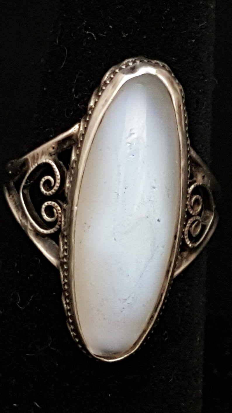 White Oval Women/'s Heart Sterling Silver Ring Size 6.75