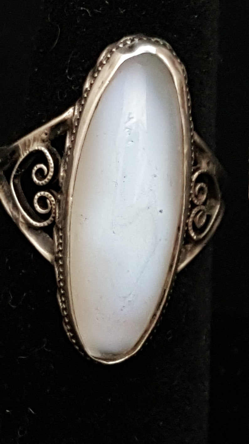White Oval Women/'s Heart Sterling Silver Ring Size 6.75