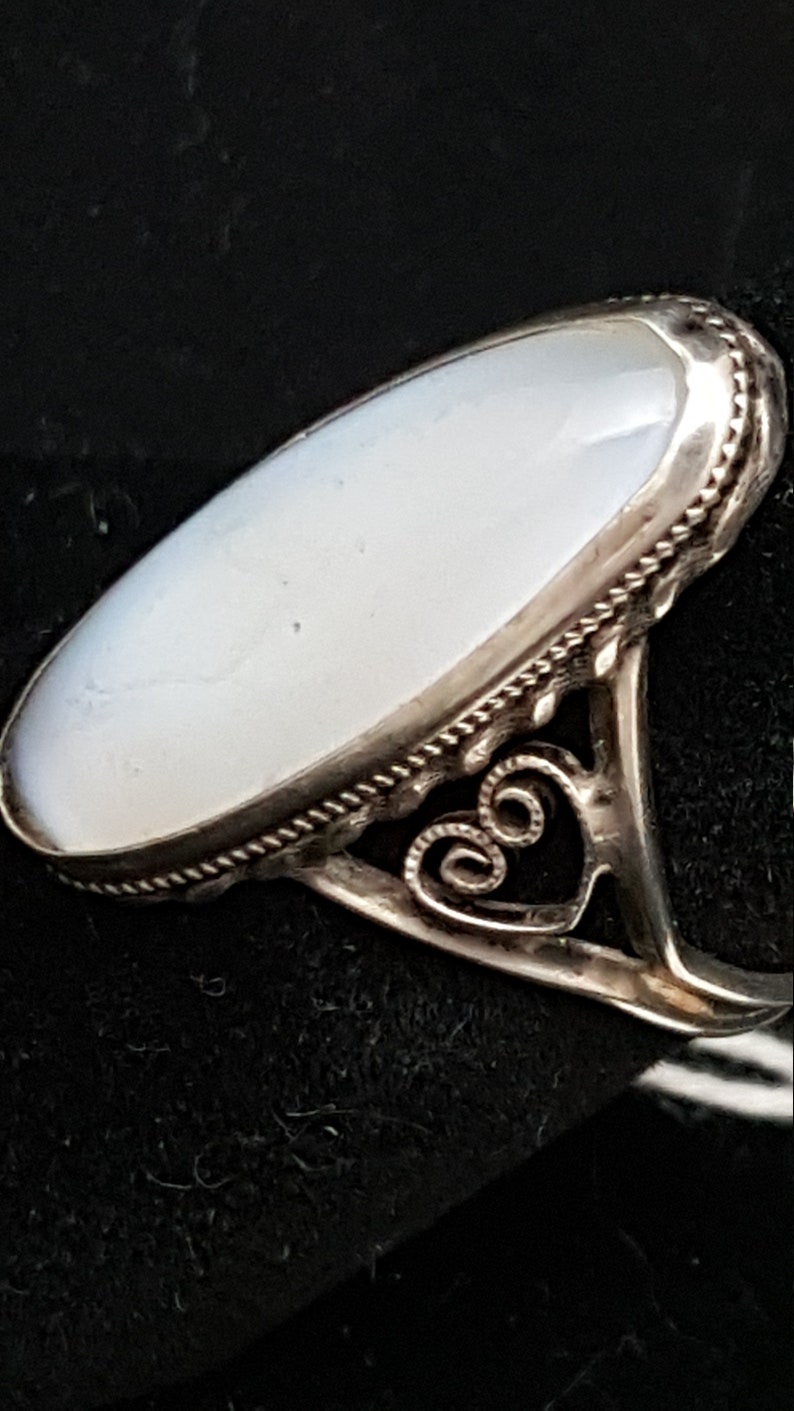 White Oval Women/'s Heart Sterling Silver Ring Size 6.75