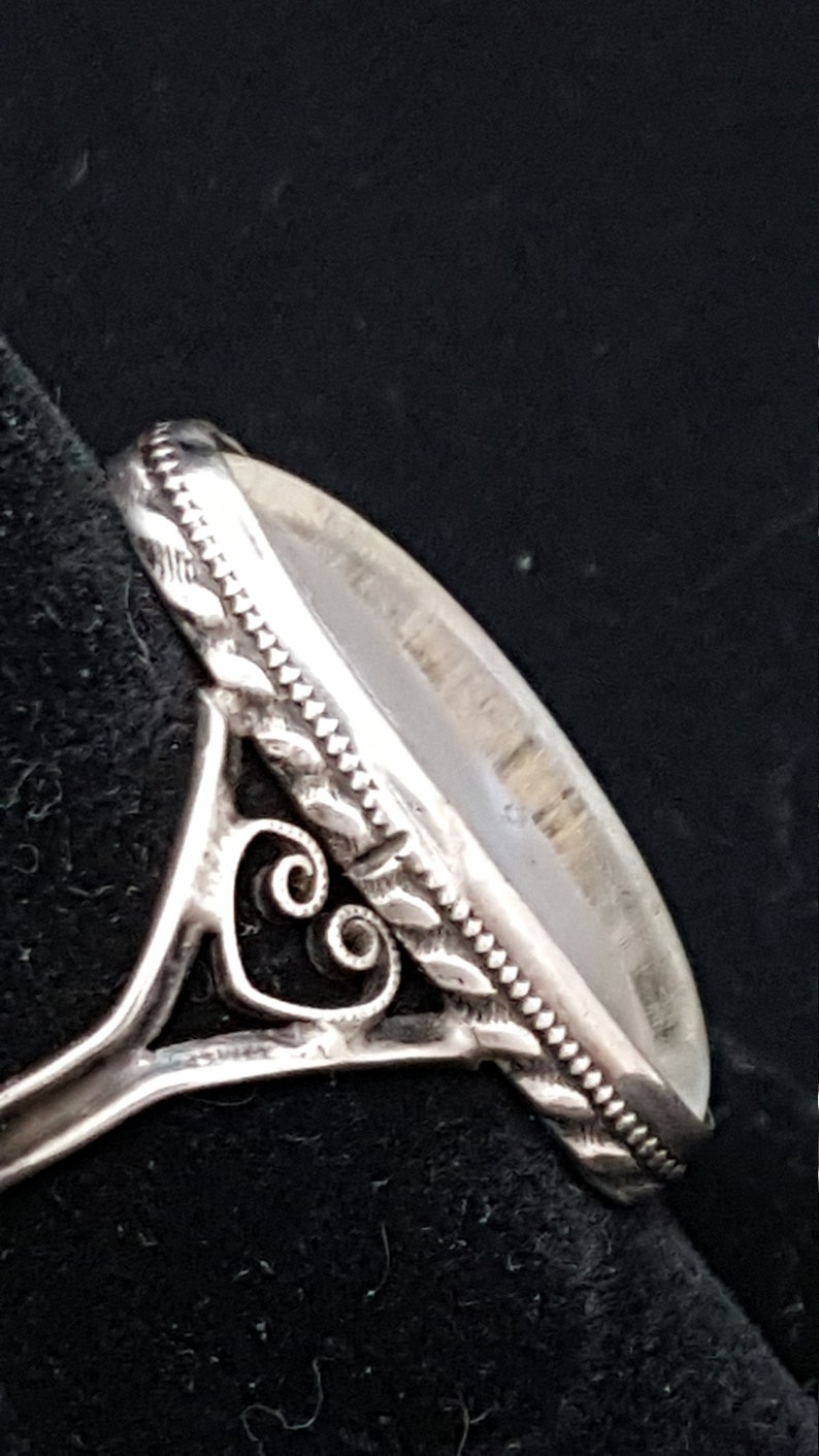 White Oval Women/'s Heart Sterling Silver Ring Size 6.75
