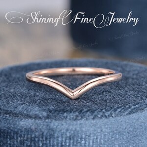 14K Solid Gold Wedding Band Rose Gold Wedding Band Woman Simple Ring Curved Chevron Delicate Matching Stacking Band Minimalist Wedding Ring