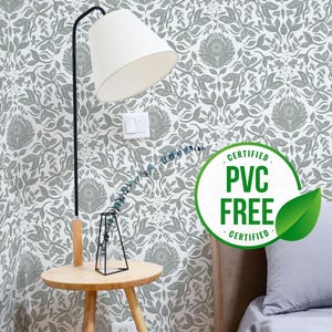 Grey Botanical Reverie von Sara T | Ablösbare Tapete oder ungeklebte Tapete - PVC-Frei | Damast Selbstklebende Tapete