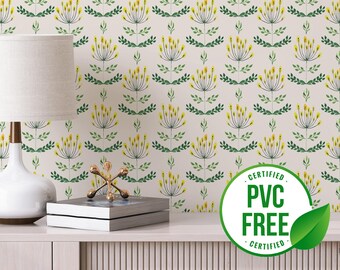 Puede incluir: Una lámpara blanca con una pantalla blanca se encuentra sobre una mesa marrón claro frente a una pared cubierta con un papel tapiz floral amarillo y verde. Una pegatina verde y blanca con el texto "CERTIFIED PVC FREE CERTIFIED" está sobre la mesa.