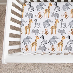 Safari Tiere Sbettlaken, Bettlaken Junge, Safari Krippenbettwäsche, Safari Kinderzimmer, Baby Boy Krippenbettwäsche, Giraffe, Zebra, Elefant Krippe