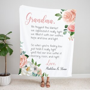 Personalisierte Oma Decke, Weihnachtsgeschenk für Oma, Florale Überwurfdecke für Oma, Oma Geschenk, Grandkids Namensdecke Familiengeschenk
