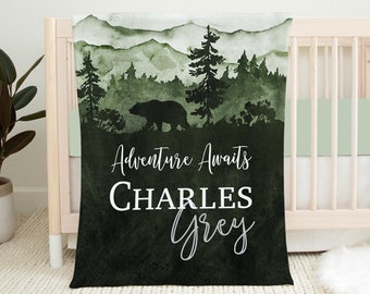 Coperta Woodland personalizzata, coperta con nome per bambino, coperta per neonato, l'avventura ti aspetta, regalo per baby shower, biancheria da letto per culla Woodland Bear Mountains