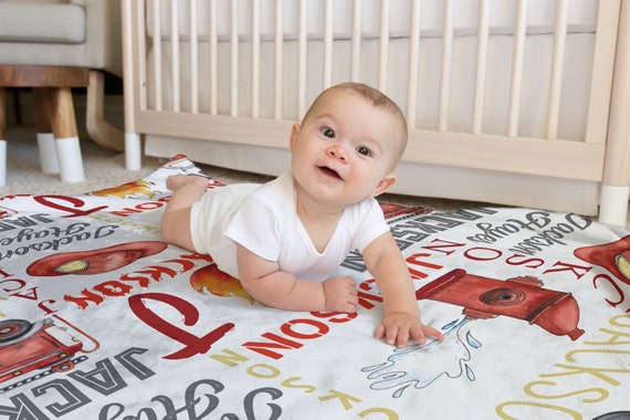 Couverture rose layette pour bébé personnalisé avec prénom et date
